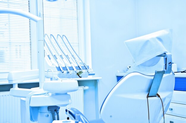 Jak wybrać odpowiednią klinikę stomatologiczną dla zdrowia Twojej jamy ustnej?