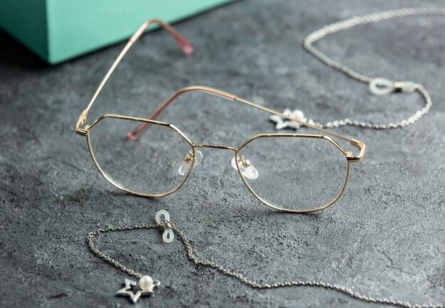 Okulary jako nieodłączny element współczesnej elegancji