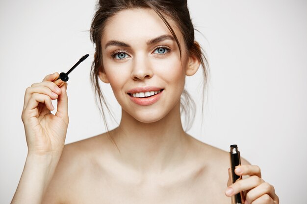 Jak prawidłowo stosować odżywkę do rzęs, aby uzyskać najlepsze rezultaty?