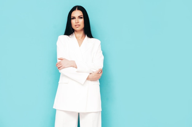 Jak wyrazić swój styl w pracy poprzez elegancką odzież medyczną