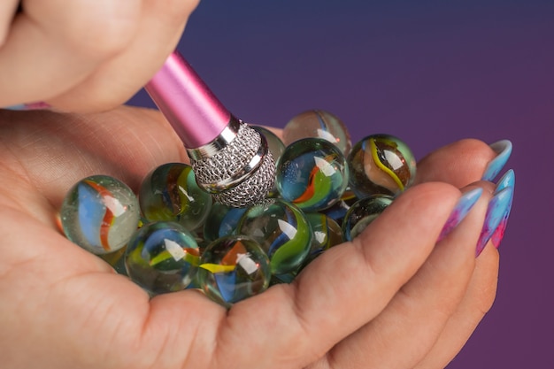 Innowacyjne techniki stylizacji paznokci: odkryj efekty Jelly Nails i Aura Nails